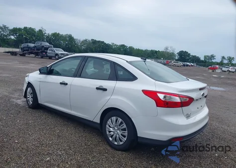 2013 Ford Focus S z USA, uszkodzony, nr VIN 1FADP3E24DL237500